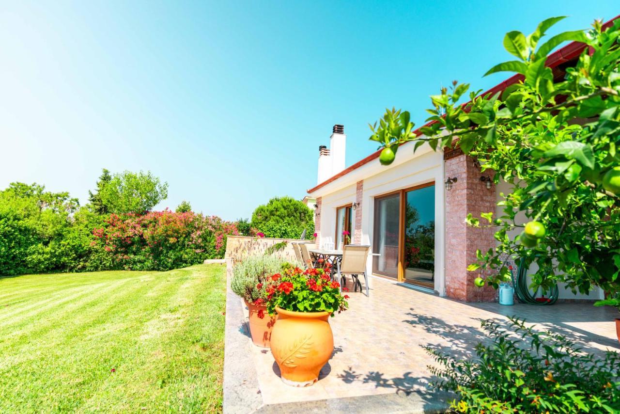 Villa Bougainvillea Epanomí Buitenkant foto